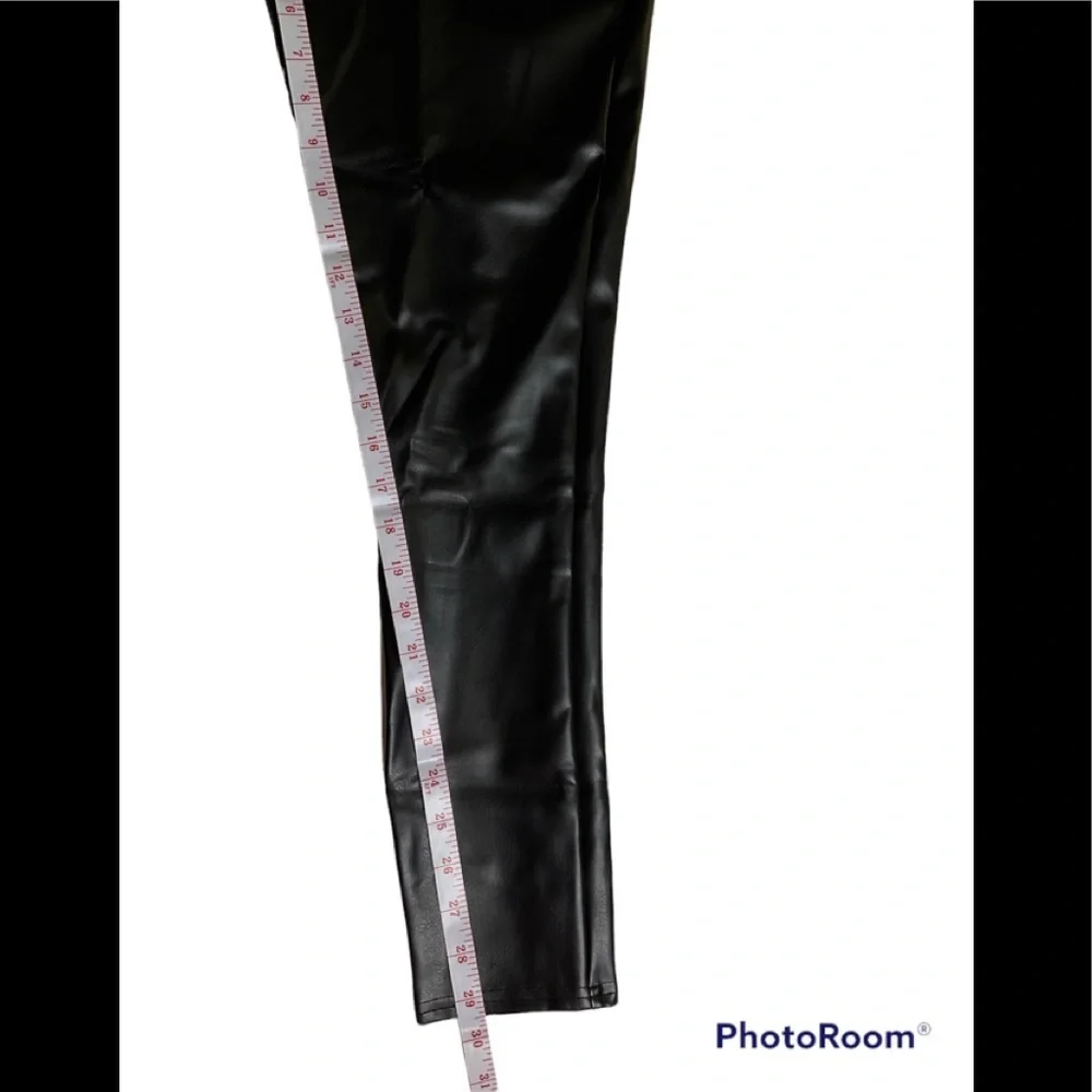 Assets by Spanx Faux leather leggings size 1x - Picture 8 of 8